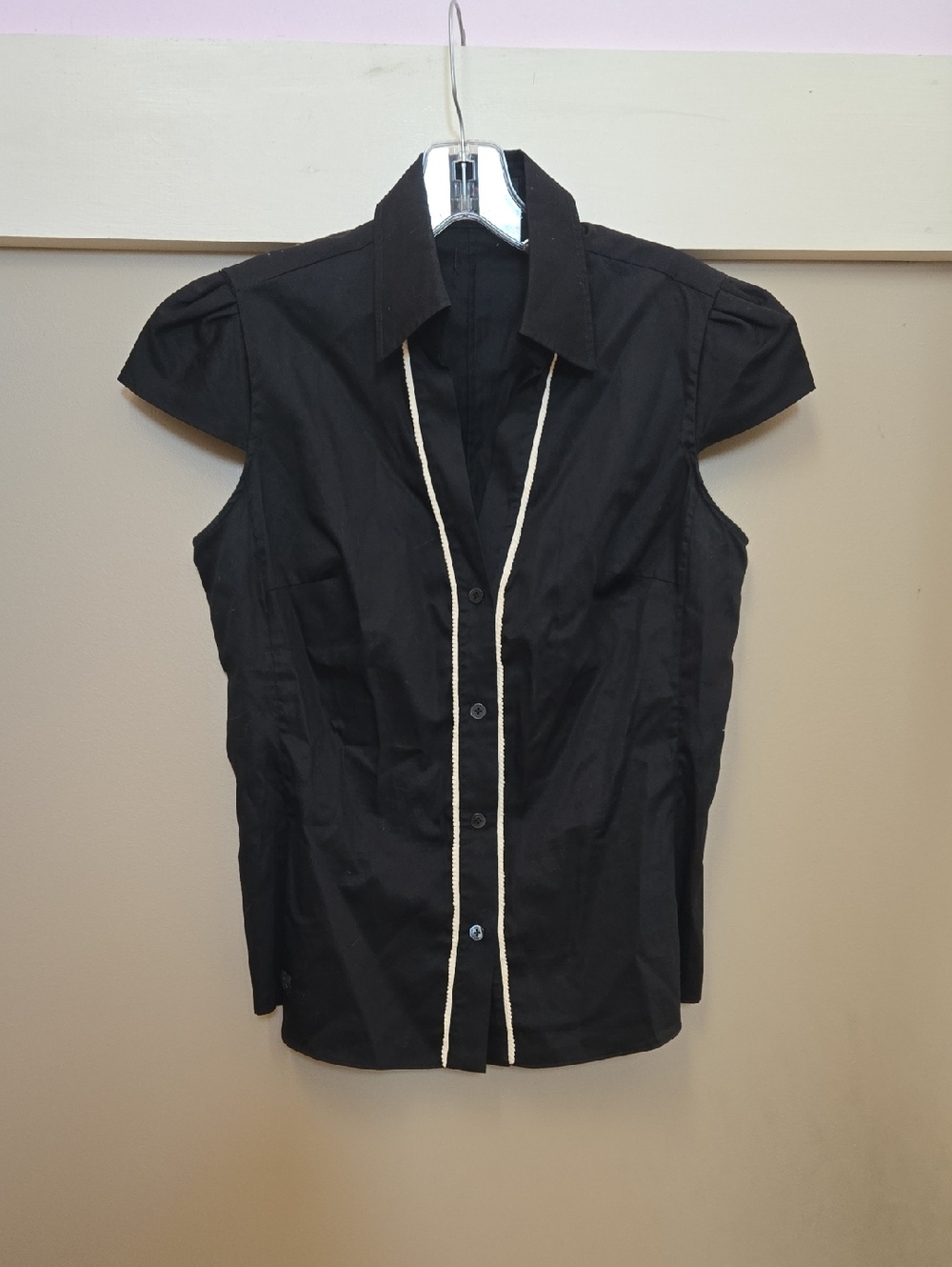 Carolina Herrera Black Short-Sleeve Button-Up Shirt with Cream Trim